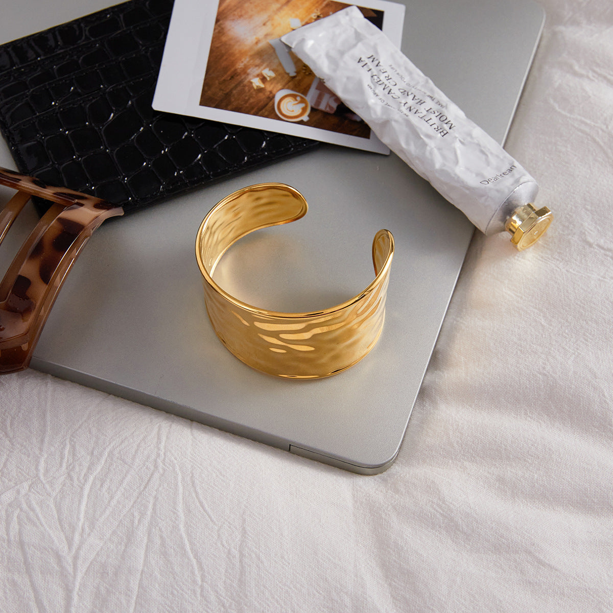 Gold & Resin Cuff Bracelet Set - Hammered Texture & Tortoiseshell/Black/Ivory Designs | Bold Retro Statement Wrist Jewelry for Women (Daily/Brunch/Party Wear)