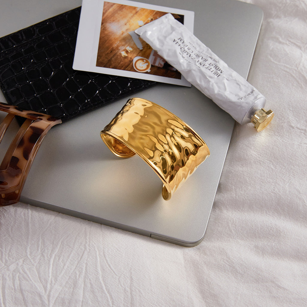 Gold & Resin Cuff Bracelet Set - Hammered Texture & Tortoiseshell/Black/Ivory Designs | Bold Retro Statement Wrist Jewelry for Women (Daily/Brunch/Party Wear)