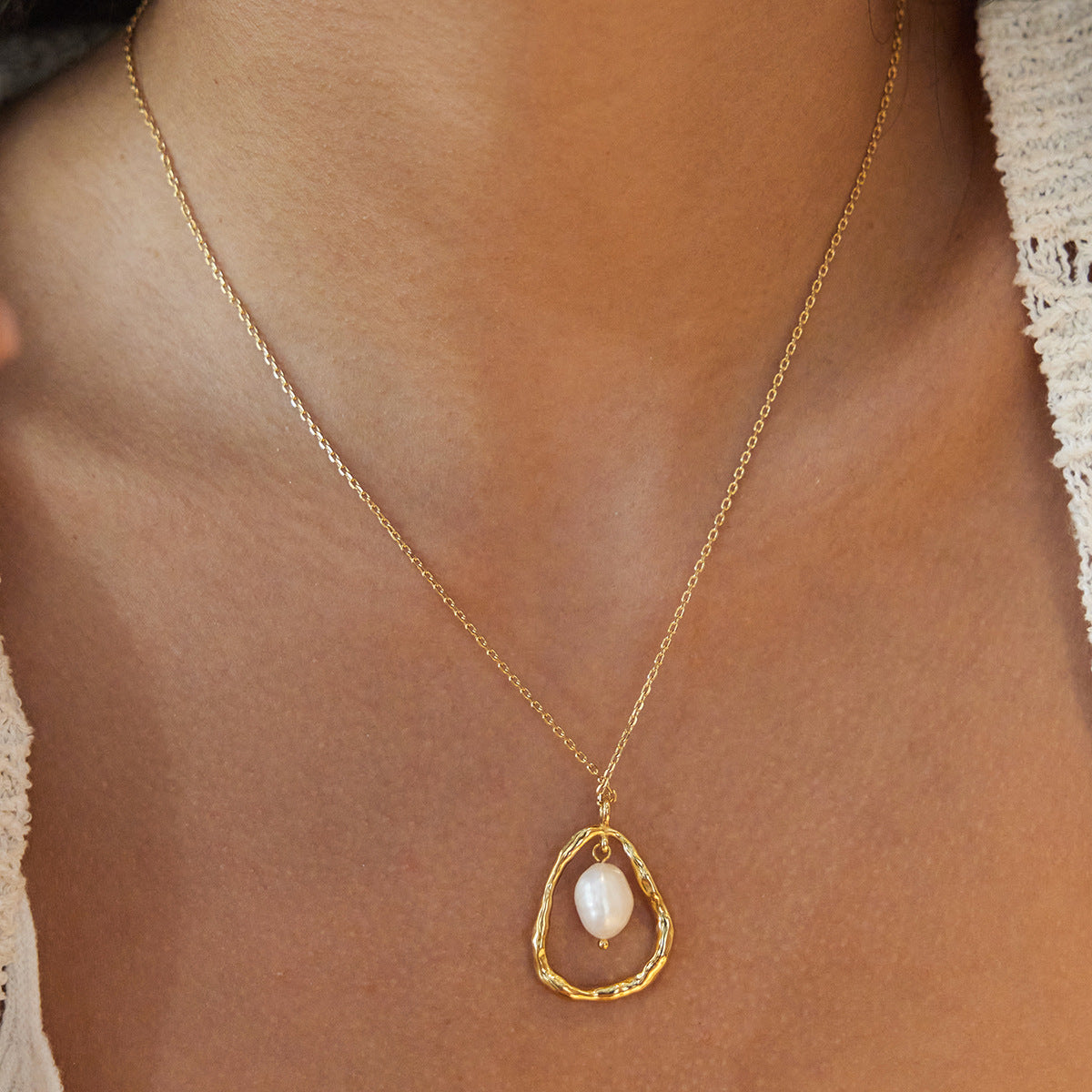 Gold Irregular Frame Pearl Pendant Necklace - Minimalist Organic-Style Dainty Choker for Women (Daily/Casual/Office Wear)