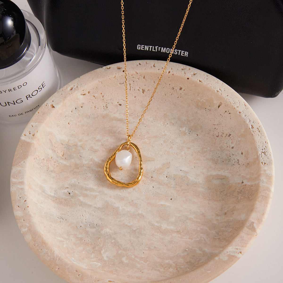Gold Irregular Frame Pearl Pendant Necklace - Minimalist Organic-Style Dainty Choker for Women (Daily/Casual/Office Wear)