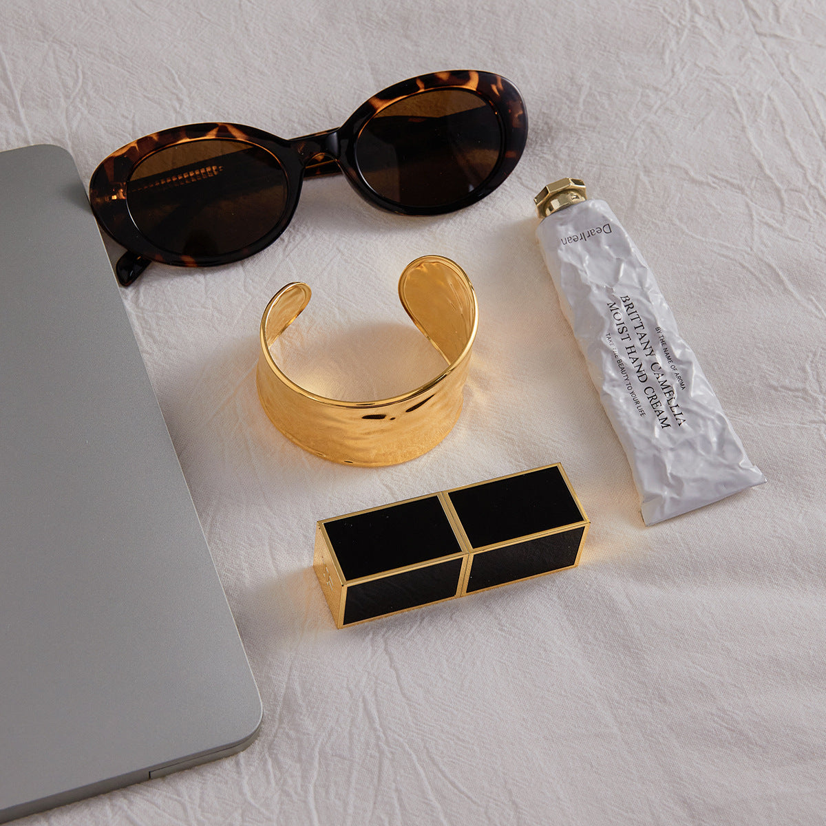 Gold & Resin Cuff Bracelet Set - Hammered Texture & Tortoiseshell/Black/Ivory Designs | Bold Retro Statement Wrist Jewelry for Women (Daily/Brunch/Party Wear)