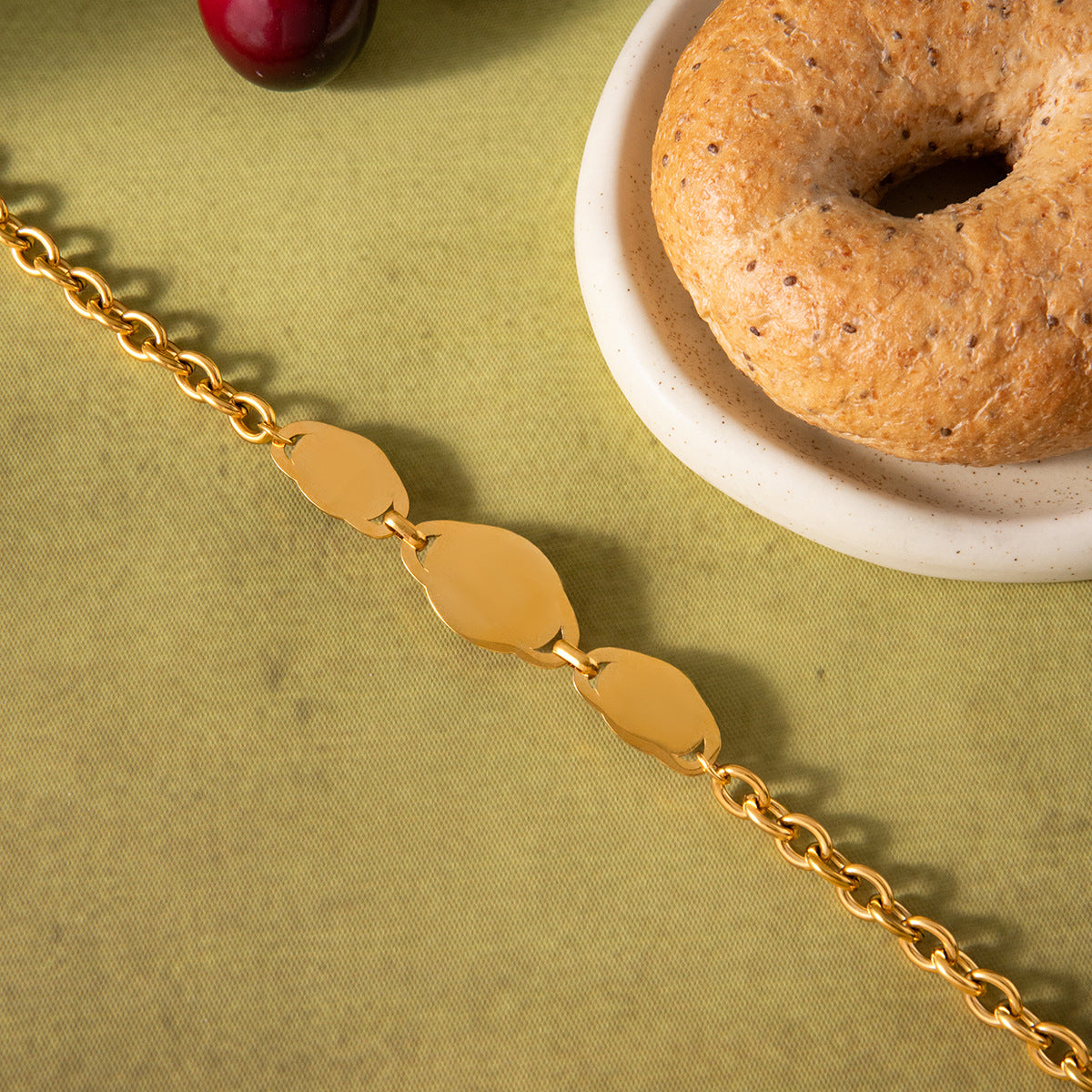 Gold Chunky Chain Choker Necklace with Tiger Eye Oval Accents - Vintage Statement Jewelry for Women