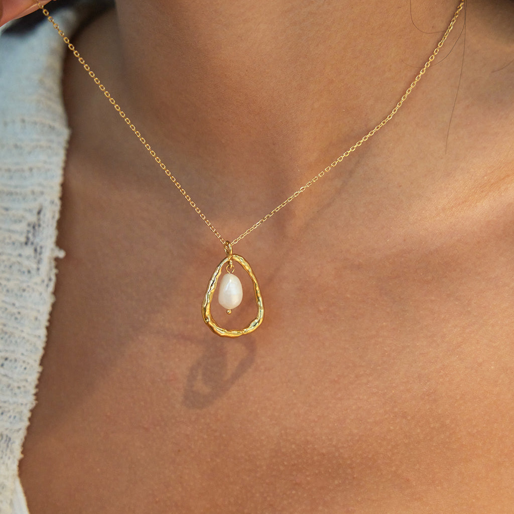 Gold Irregular Frame Pearl Pendant Necklace - Minimalist Organic-Style Dainty Choker for Women (Daily/Casual/Office Wear)