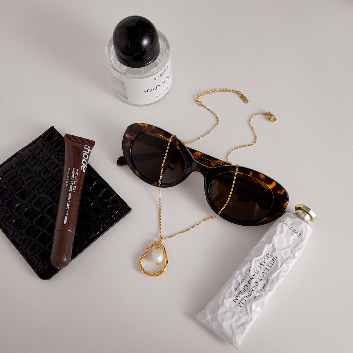 Gold Irregular Frame Pearl Pendant Necklace - Minimalist Organic-Style Dainty Choker for Women (Daily/Casual/Office Wear)